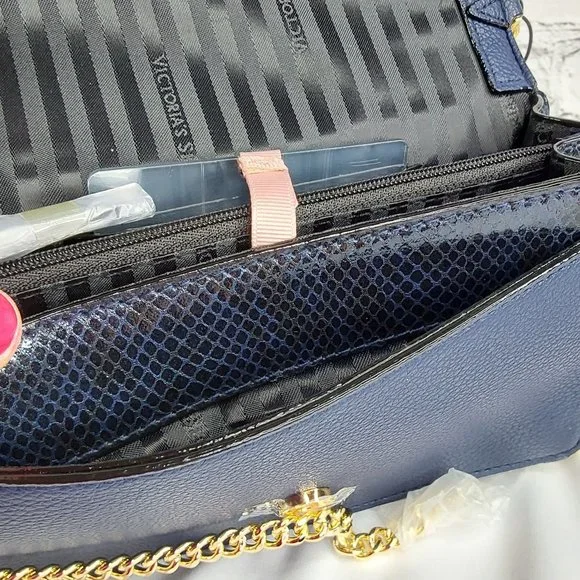 'VICTORIA'S SECRET' MONOGRAM CROC ACCENT CHAIN LINK CROSSBODY BAG - Picture 6 of 16